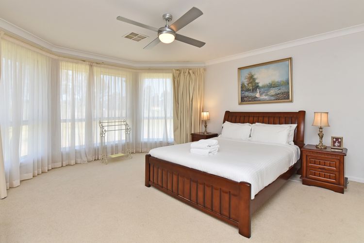 Noble Willow Homestead Lovedale. Super Spacious, with views and pool