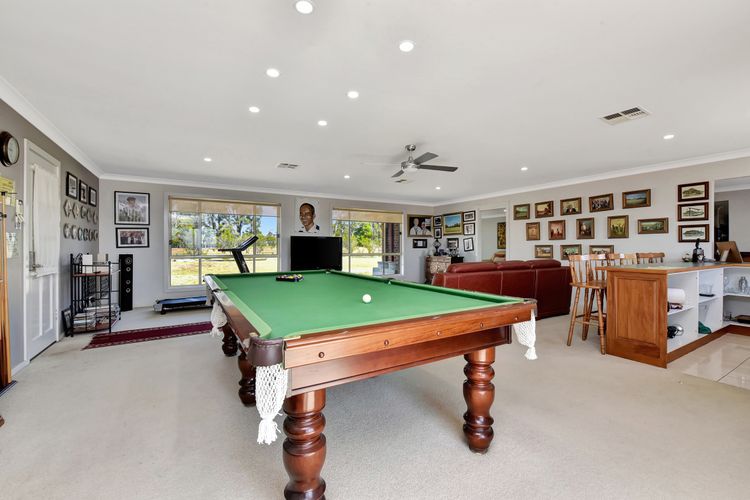 Noble Willow Homestead Lovedale. Super Spacious, with views and pool