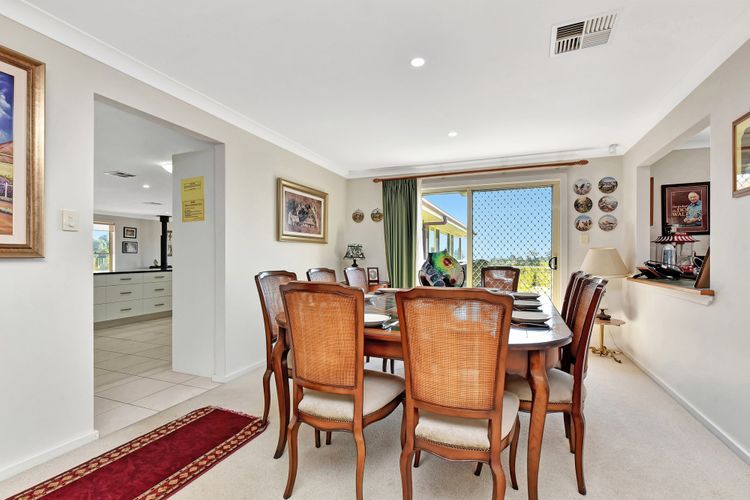 Noble Willow Homestead Lovedale. Super Spacious, with views and pool