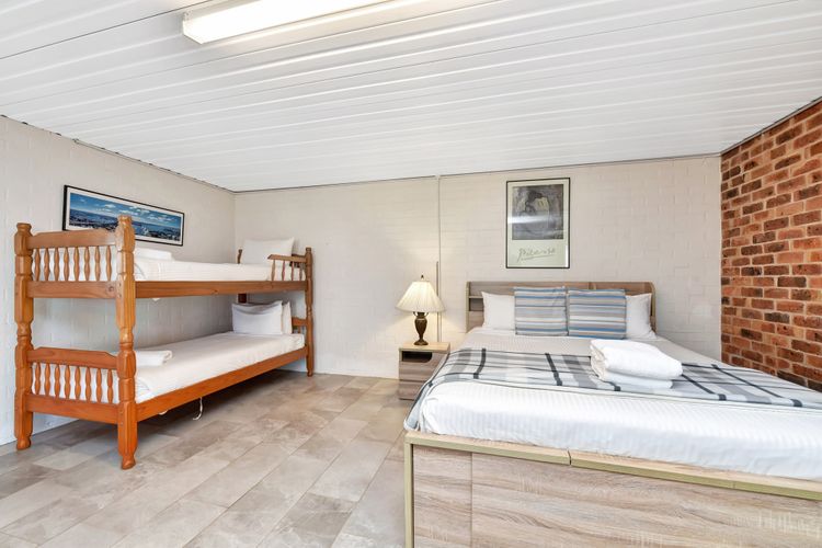 Noble Willow Estate Lovedale. Super Spacious, with views and pool