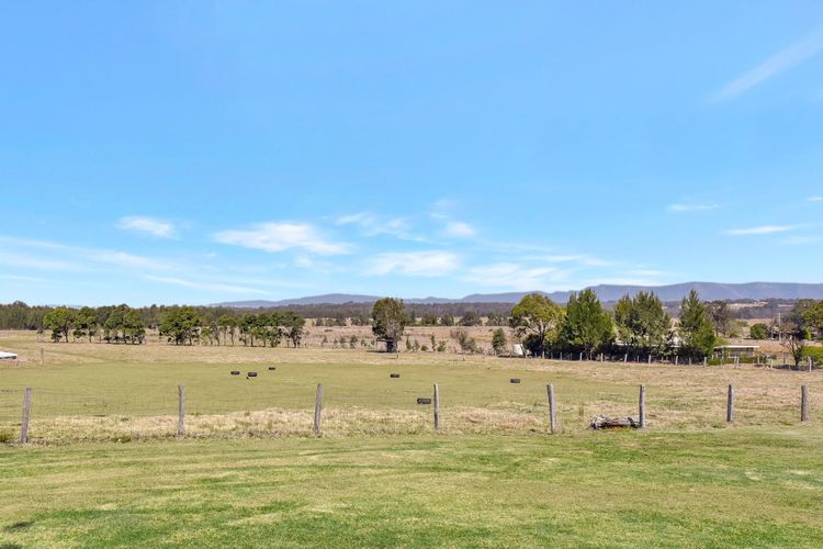 Clydesdale Cottage on Talga with real Clydesdale Horses