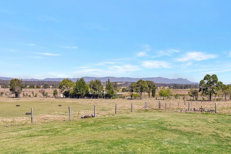 Clydesdale Cottage on Talga with real Clydesdale Horses