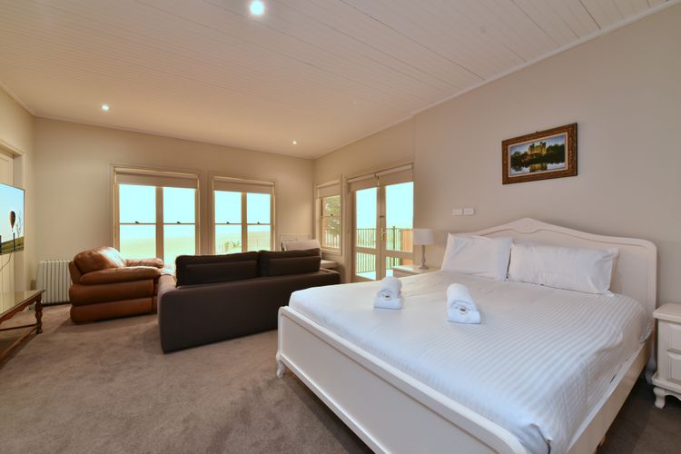 King 1 – close proximity to Bimbadgen and Hope Estate concerts