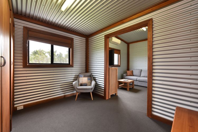 Kelman Cottage – tucked away with pool + views + native wildlife
