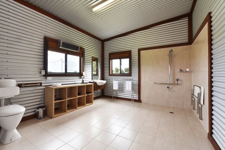 Kelman Cottage – tucked away with pool + views + native wildlife
