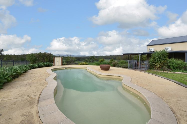 Kelman Cottage – tucked away with pool + views + native wildlife