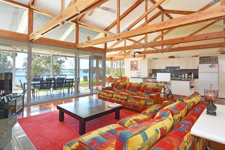 Lake Macquaries’ Edgewater Escape at Morisset Memories