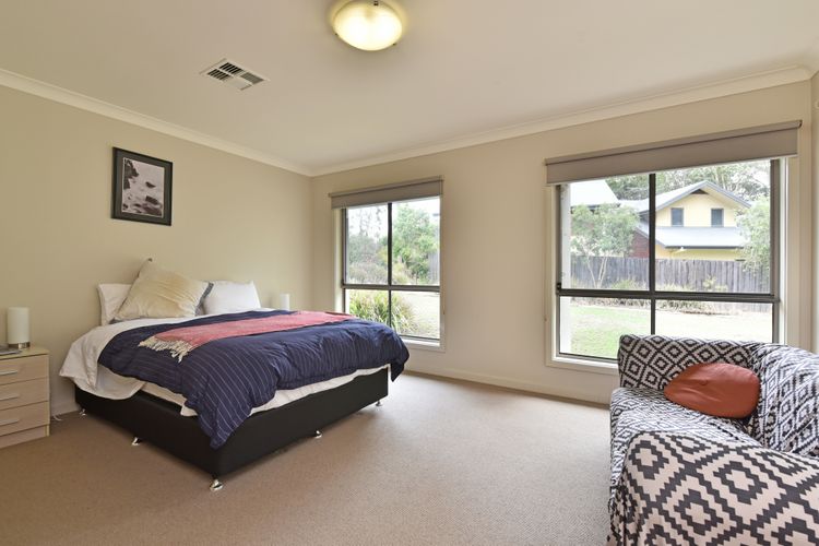 Bedroom with outdoor views & lounge 