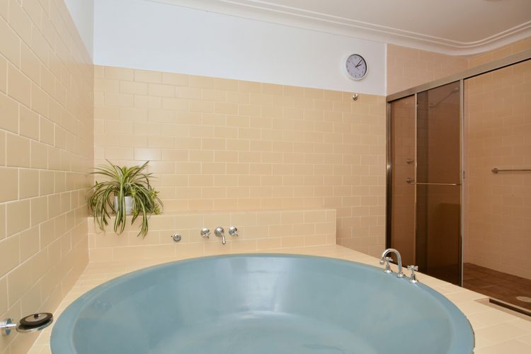 Large bathtub