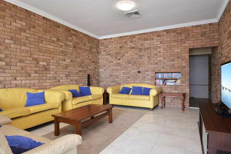 Spacious loungeroom