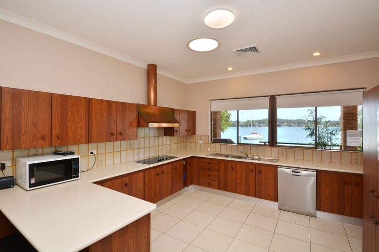 Kitchen with amazing views 