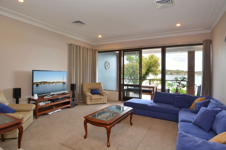 Loungeroom with flat screen TV and amazing views 