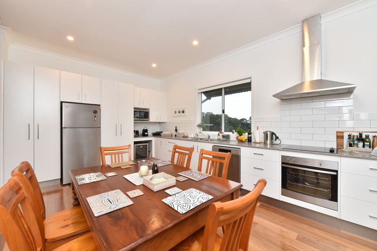 Kinloch Cottage stunning (renovated to new) on Daisy Hill Vineyard
