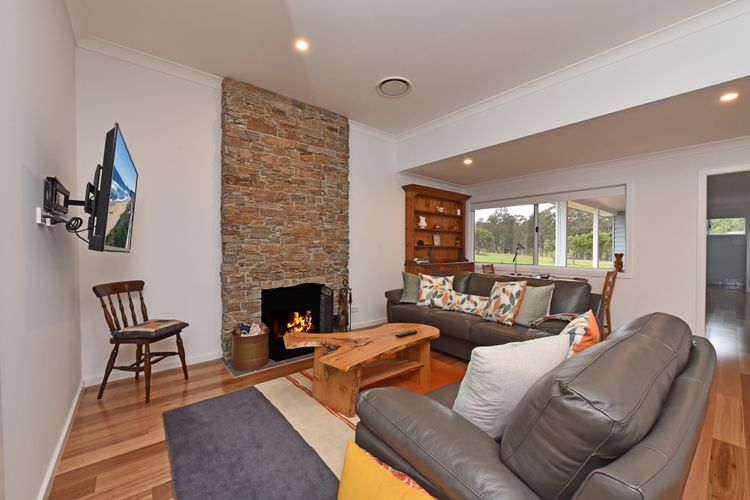 Kinloch Cottage stunning (renovated to new) on Daisy Hill Vineyard
