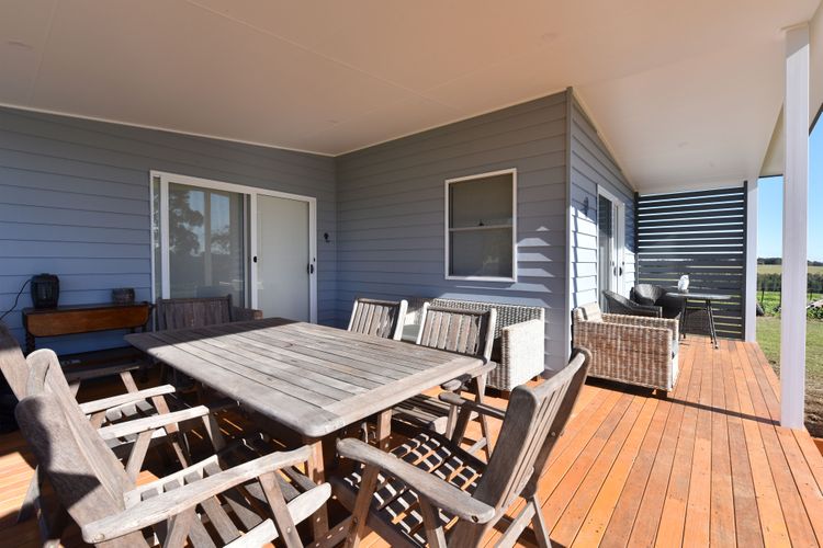 Kinloch Cottage stunning (renovated to new) on Daisy Hill Vineyard