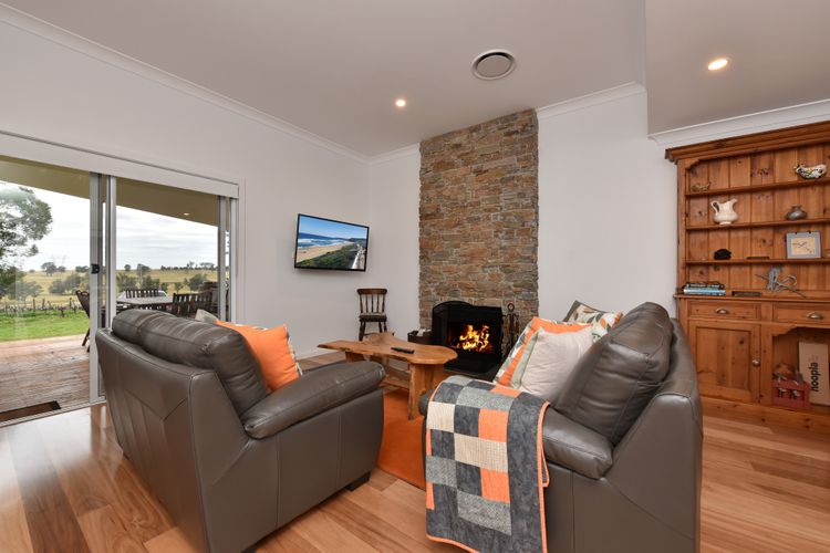 Kinloch Cottage stunning (renovated to new) on Daisy Hill Vineyard