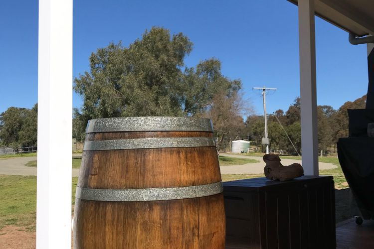Kinloch Cottage stunning (renovated to new) on Daisy Hill Vineyard