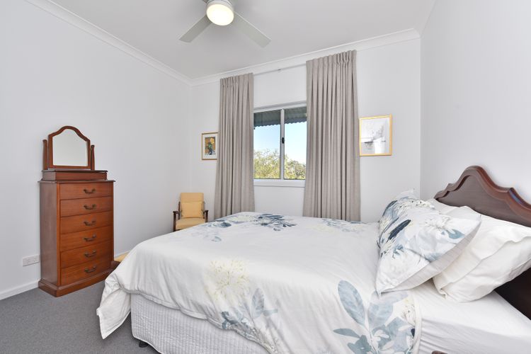 Kinloch Cottage stunning (renovated to new) on Daisy Hill Vineyard