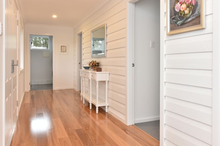 Kinloch Cottage stunning (renovated to new) on Daisy Hill Vineyard