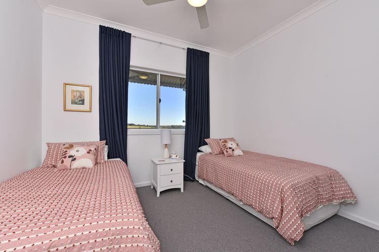 Kinloch Cottage stunning (renovated to new) on Daisy Hill Vineyard