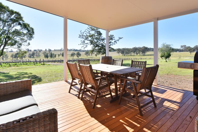Kinloch Cottage stunning (renovated to new) on Daisy Hill Vineyard