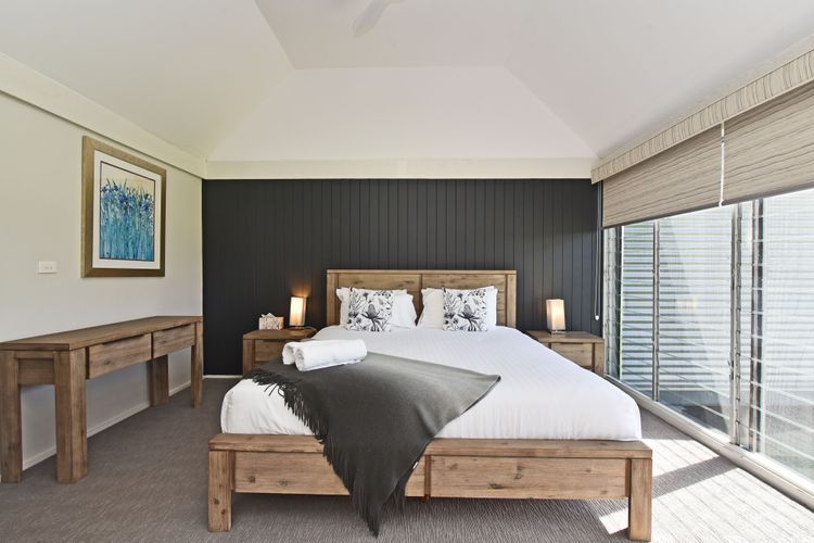Amazing bedroom design with clear lighting 