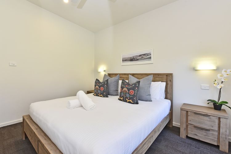 Ironbark Hill Spa Bath Villa 4 – Novato