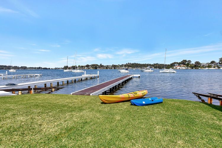 Lakehouse at Fishing Point – Absolute Waterfront & Pool