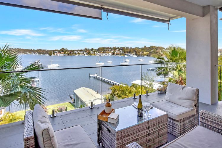Lakehouse at Fishing Point – Absolute Waterfront & Pool