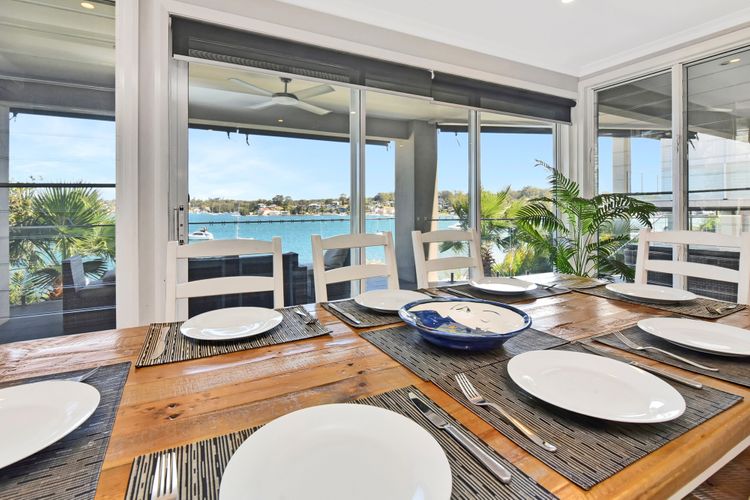 Lakehouse at Fishing Point – Absolute Waterfront & Pool