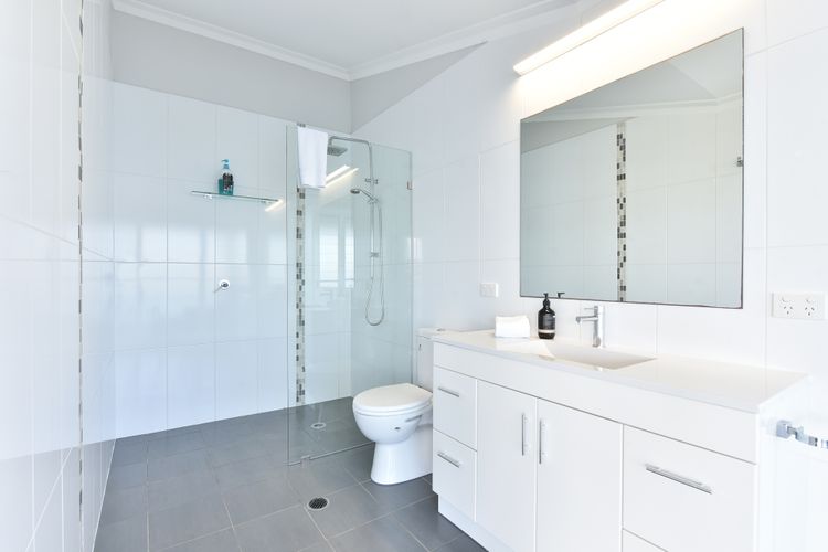 Lakehouse at Fishing Point – Absolute Waterfront & Pool