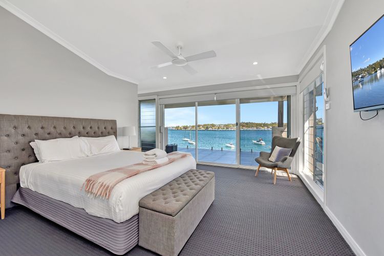 Lakehouse at Fishing Point – Absolute Waterfront & Pool