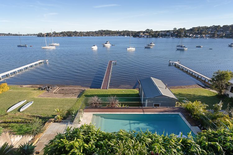 Lakehouse at Fishing Point – Absolute Waterfront & Pool
