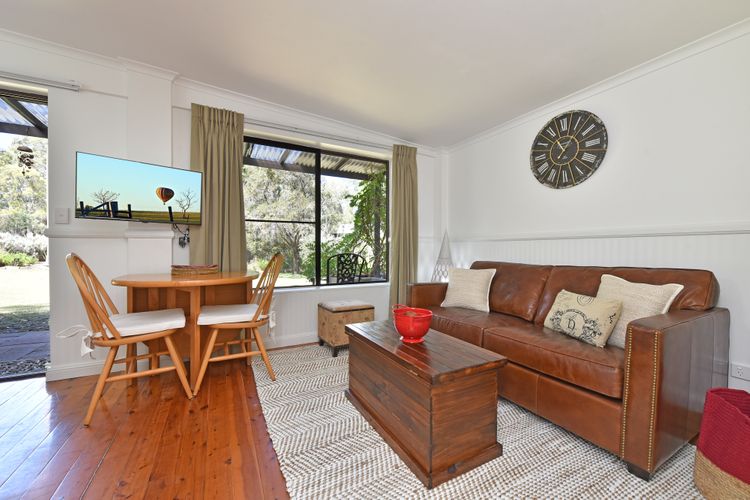 Olive Grove 1 Studio with Wifi in Central Vineyard Area