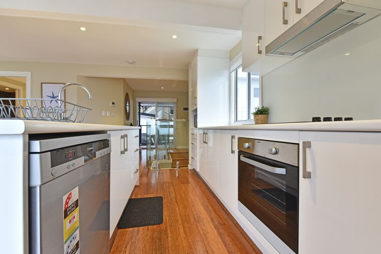 The Boat House – Absolute Waterfront 3br + Jetty