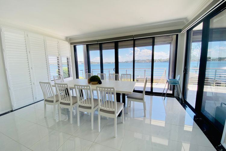 Sealand Lake House – Stunning Absolute Waterfront