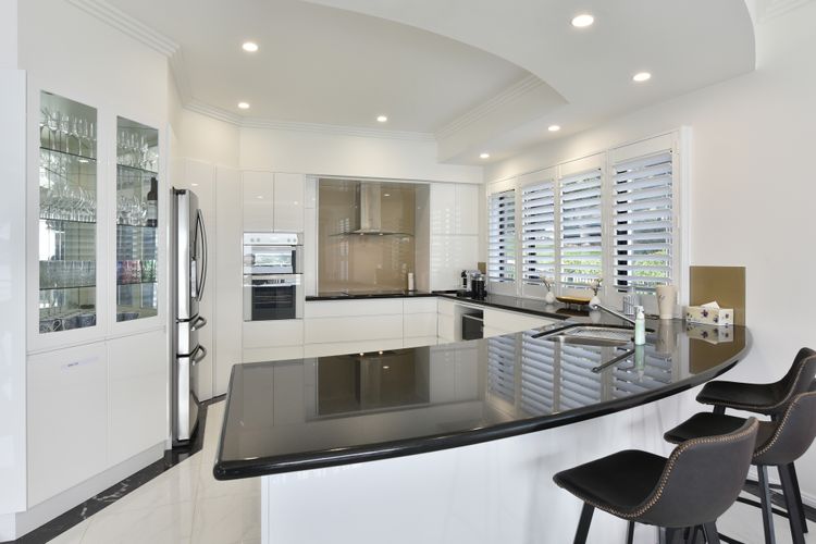 Sealand Lake House – Stunning Absolute Waterfront