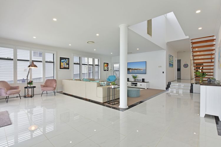 Sealand Lake House – Stunning Absolute Waterfront