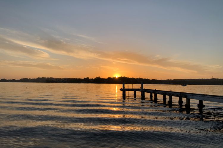 Sealand Lake House – Stunning Absolute Waterfront