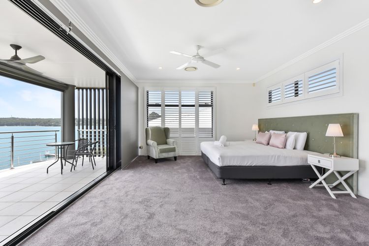 Sealand Lake House – Stunning Absolute Waterfront