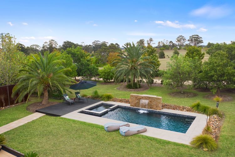 Lilies Luxe Suite on Lovedale with Private Heated Pool 5star ****