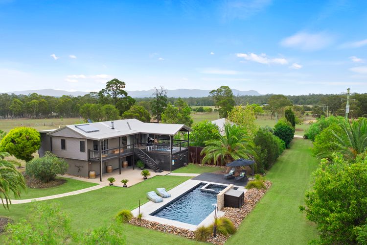 Lilies Luxe Suite on Lovedale with Private Heated Pool 5star ****