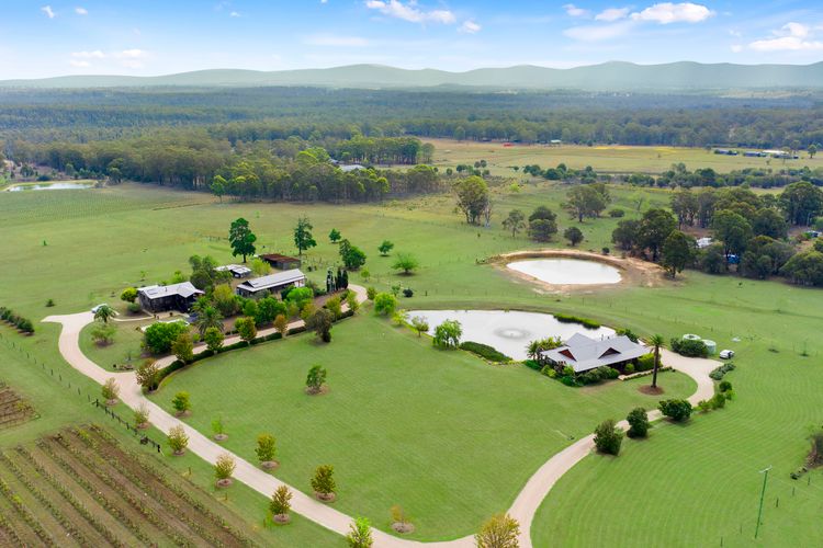 Lilies Luxe Suite on Lovedale with Private Heated Pool 5star ****