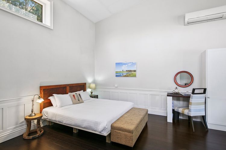 Queen size bed in luxe cabin