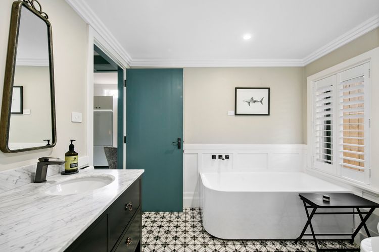 Amazing countryside bathroom with bathtub 