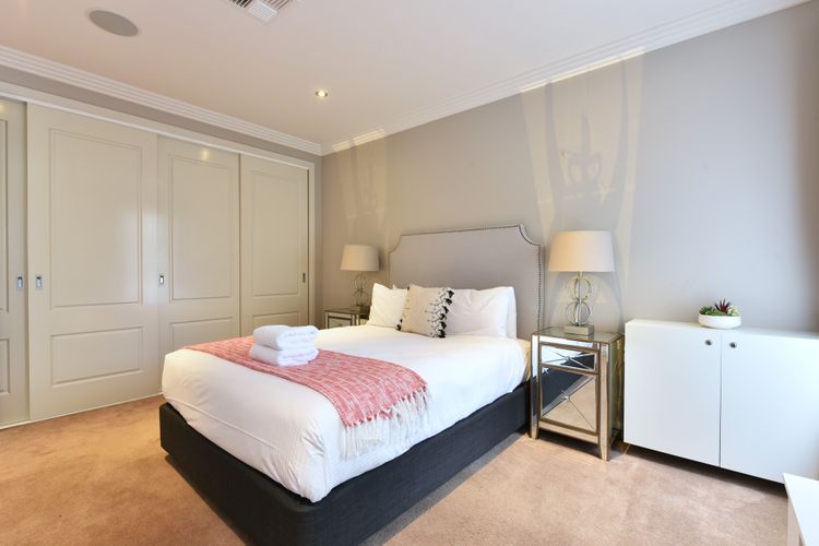 Luxe Bedroom with Queen bed and Aircon