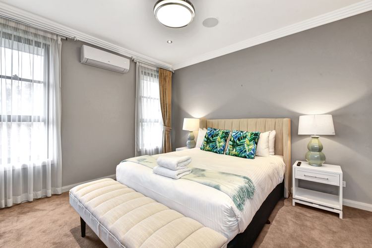 Bedroom with queen bed and aircon