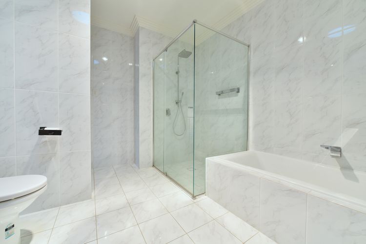 Main Luxe Bathroom