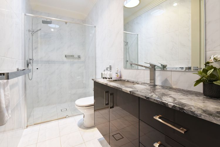 Luxe Main Bathroom