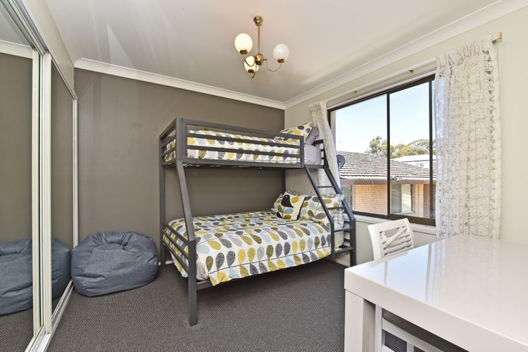 Baywatch Waterfront Lake Retreat with Private Jetty at Silverwater Lake Macqaurie